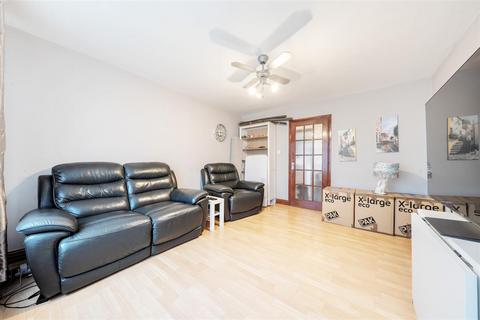 2 bedroom flat for sale, Coldharbour Lane, Bushey WD23