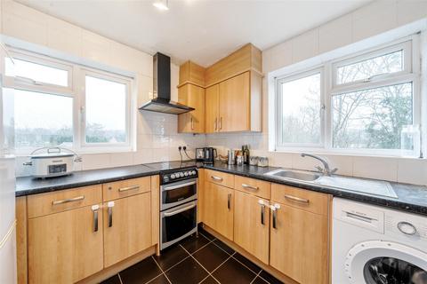 2 bedroom flat for sale, Coldharbour Lane, Bushey WD23