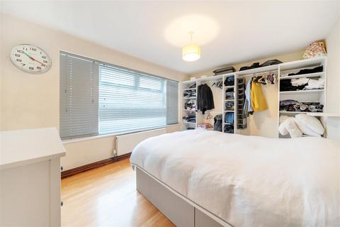 2 bedroom flat for sale, Coldharbour Lane, Bushey WD23