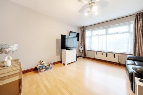 2 bedroom flat for sale, Coldharbour Lane, Bushey WD23