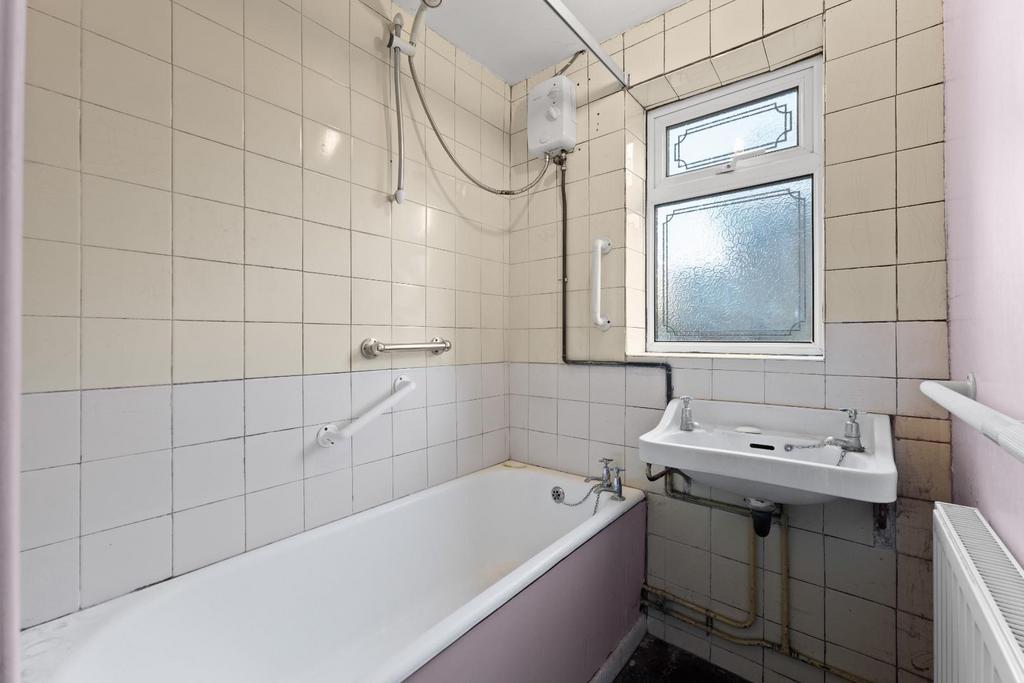 DOWNSTAIRS BATHROOM.jpg