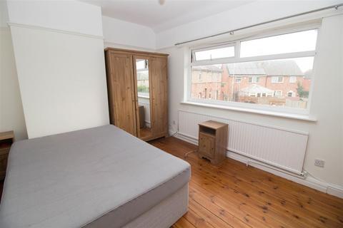 3 bedroom semi-detached house to rent, Weldon Crescent, High Heaton, Newcastle Upon Tyne