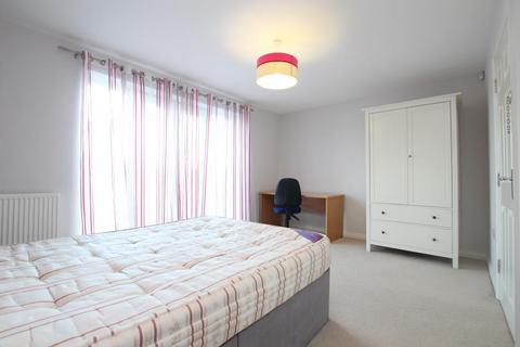 5 bedroom terraced house to rent, Wood Mead, Bristol BS16