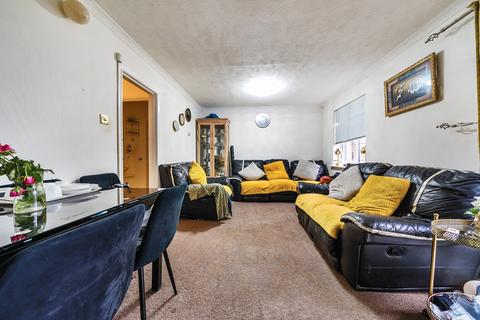 21 Regents Close, Hayes, UB4 8JY