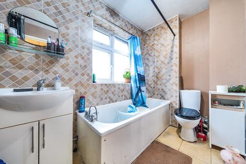 21 Regents Close, Hayes, UB4 8JY