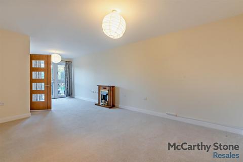 2 bedroom apartment for sale, Hillier Court, Botley Road, Romsey, Hampshire.