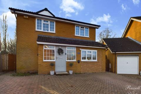 8 Akister Close, Buckingham, MK18 7HT