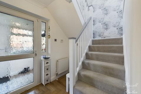8 Akister Close, Buckingham, MK18 7HT