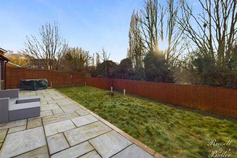 8 Akister Close, Buckingham, MK18 7HT