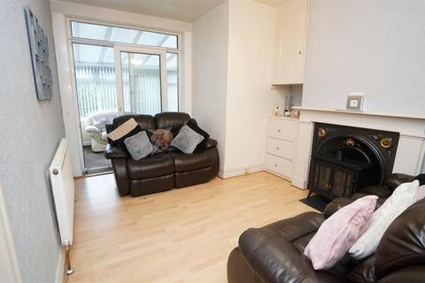 4 bedroom semi-detached house for sale, Apperley Road, Idle, Bradford