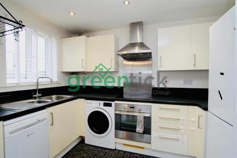 2 bedroom flat to rent, Watery Lane, Turnford