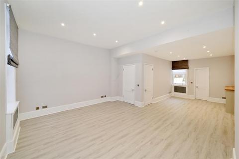 4 bedroom townhouse to rent, Museum Street, Covent Garden, London