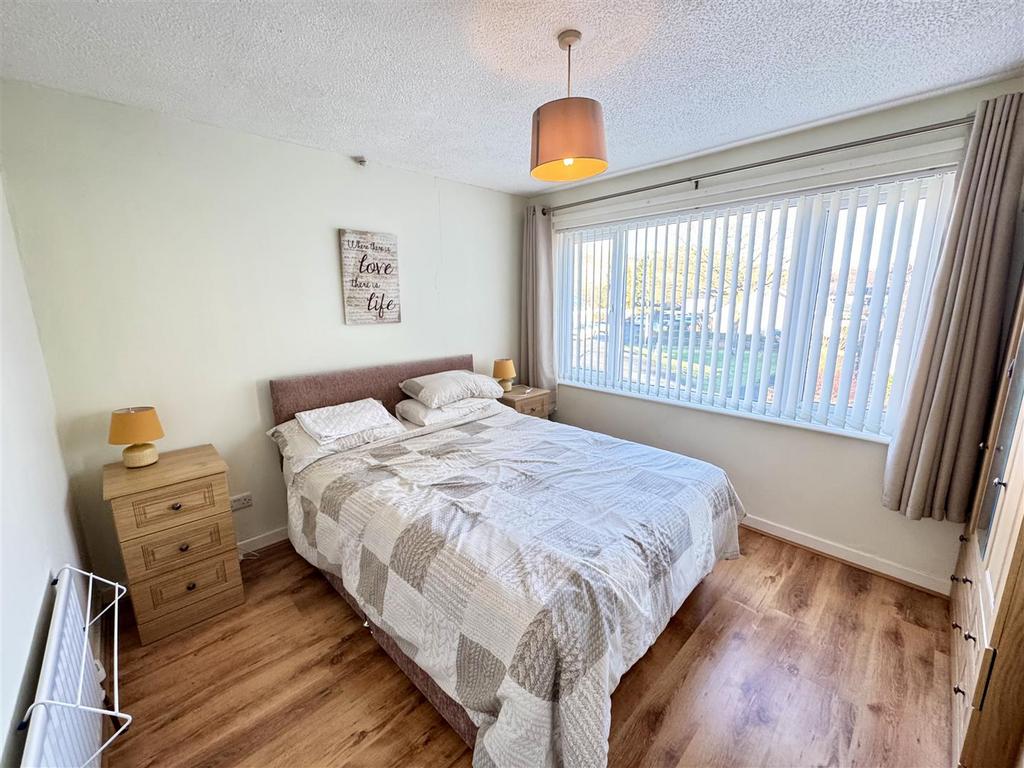 Front bedroom 2