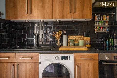 Flat 2, 26 Oliver Grove, London, SE25 6EJ