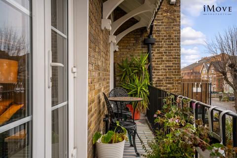 Flat 2, 26 Oliver Grove, London, SE25 6EJ