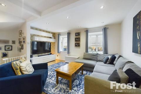 89 Foxwood Close, Feltham, TW13 7DW