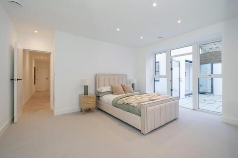 3 bedroom apartment for sale, Gordon Road, London, W5