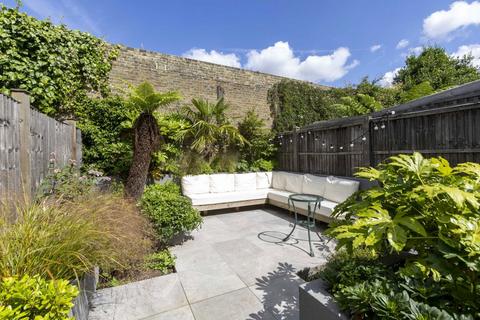 44 Wilna Road, London, SW18 3BA
