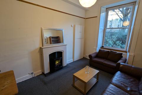 3 bedroom flat to rent, Oxford Street, Edinburgh EH8