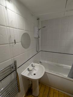 3 bedroom flat to rent, Oxford Street, Edinburgh EH8