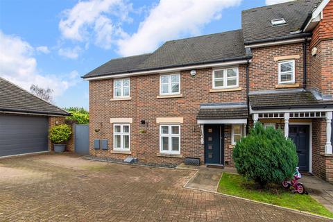 4 bedroom end of terrace house for sale, Water Mead, Chipstead, Coulsdon