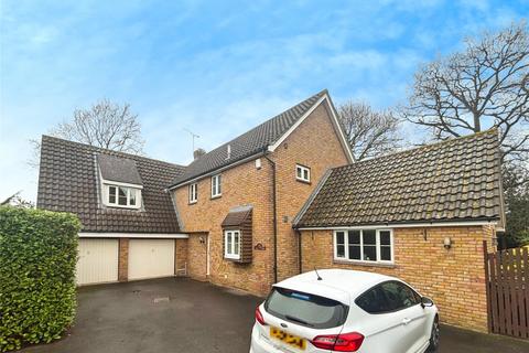 5 bedroom detached house to rent, Redgates Place, Chelmsford, Essex, CM2