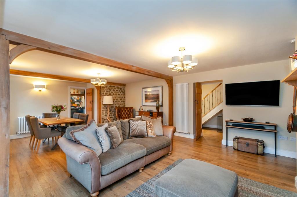 8633967-interior08.jpg