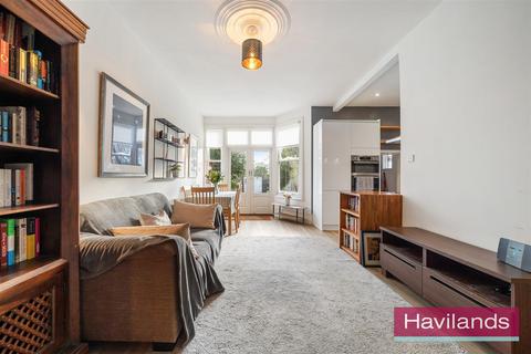 2 bedroom flat for sale, Hoppers Road, Winchmore Hill