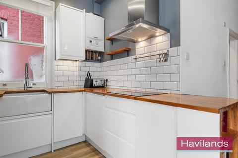 2 bedroom flat for sale, Hoppers Road, Winchmore Hill