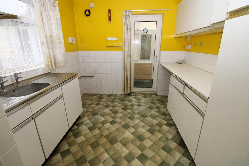 Kitchen1.JPG