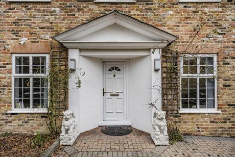 1 Broome Close, Yateley, GU46 7SY