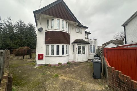 7 bedroom detached house to rent, Yew Tree Walk, Hounslow