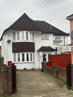 7 bedroom detached house to rent, Yew Tree Walk, Hounslow