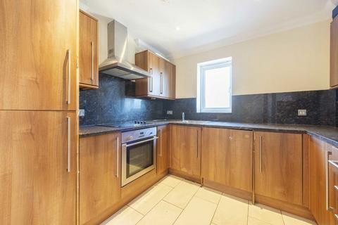 2 bedroom flat for sale, Station Road, London NW4