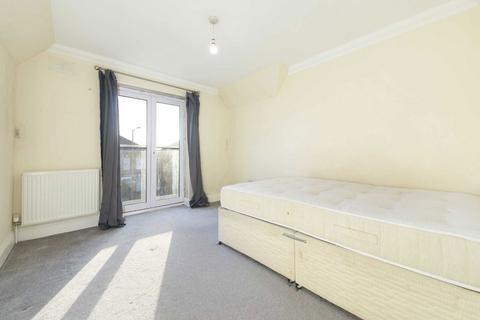 2 bedroom flat for sale, Station Road, London NW4