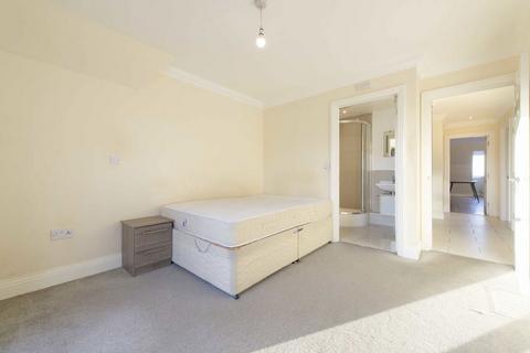 2 bedroom flat for sale, Station Road, London NW4