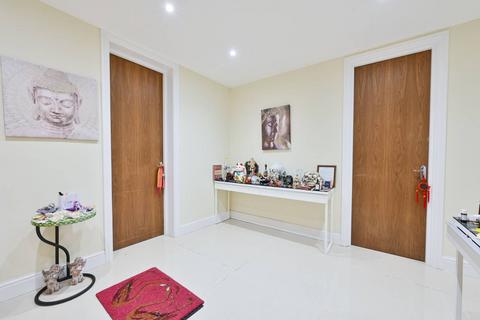 2 bedroom flat for sale, Circus Road, St John's Wood, London, NW8