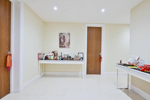 2 bedroom flat for sale, Circus Road, St John's Wood, London, NW8