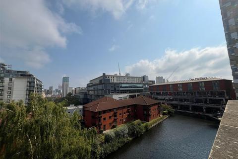 2 bedroom apartment to rent, 14 Waterfront Walk, Birmingham