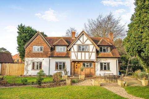 4 bedroom detached house for sale, Essendene Road, Caterham CR3