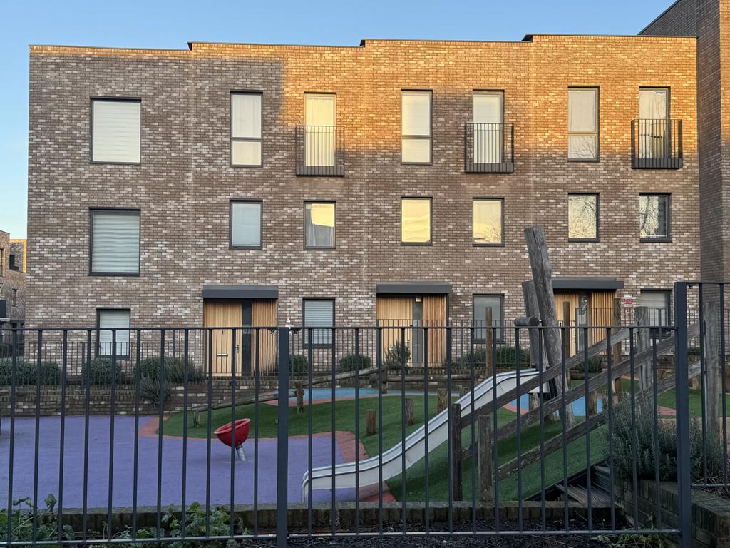 Beautiful 4-Bedroom House in Colindale