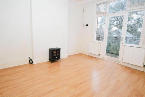 3 bedroom end of terrace house for sale, Rosemary Avenue, London