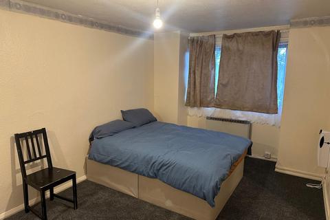 Studio to rent, Margaret Cassidy House, Bath Road, West Drayton