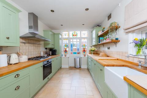 undefined, York Road, Farnborough, GU14