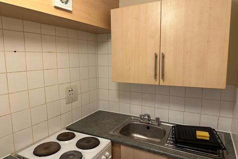 Studio to rent, Margaret Cassidy House, Bath Road, West Drayton