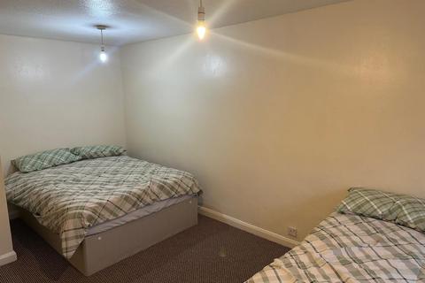 Studio to rent, Margaret Cassidy House, Bath Road, West Drayton