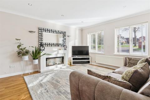 75 Linceslade Grove, Loughton, Milton Keynes, MK5 8AD