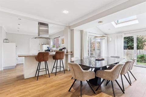 75 Linceslade Grove, Loughton, Milton Keynes, MK5 8AD