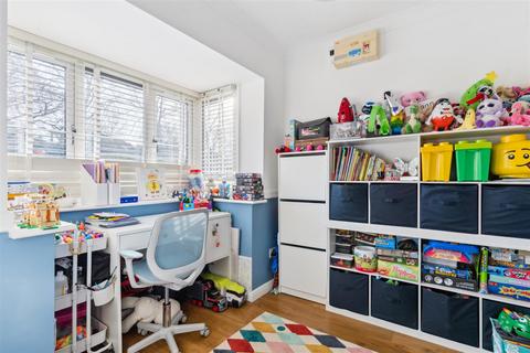 75 Linceslade Grove, Loughton, Milton Keynes, MK5 8AD