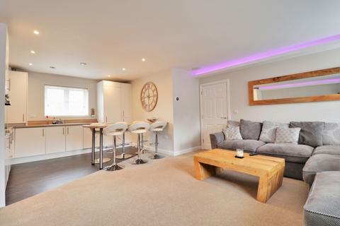 2 bedroom maisonette for sale, Medway Gardens, Burgess Hill, RH15